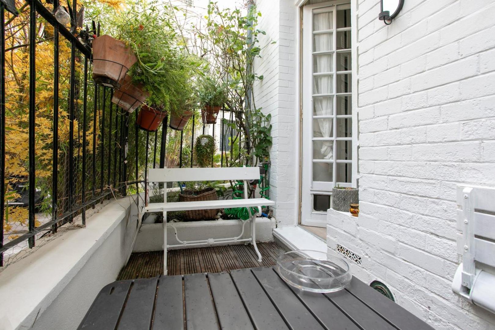 The Iris - Cosy Spacious House & Terrace *